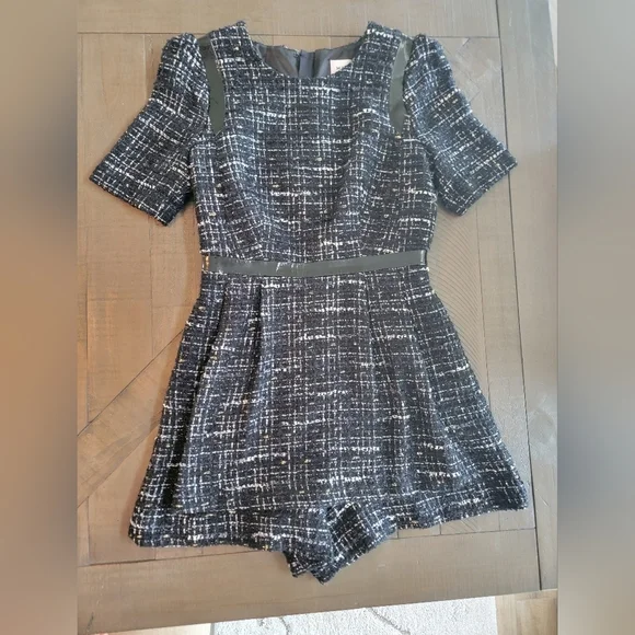EUC Milly Tweed Romper With Patent Leather/Gold Zipper Details Size 4 - Picture 12 of 12
